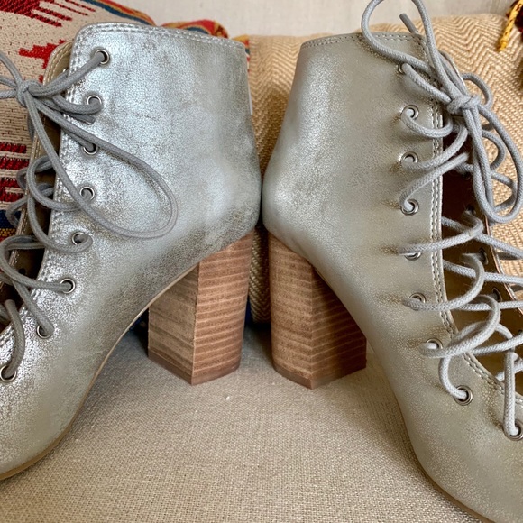 NEW CHINESE LAUNDRY ‘Biggest’ Lace-Up Bootie 8.5 - Picture 4 of 8